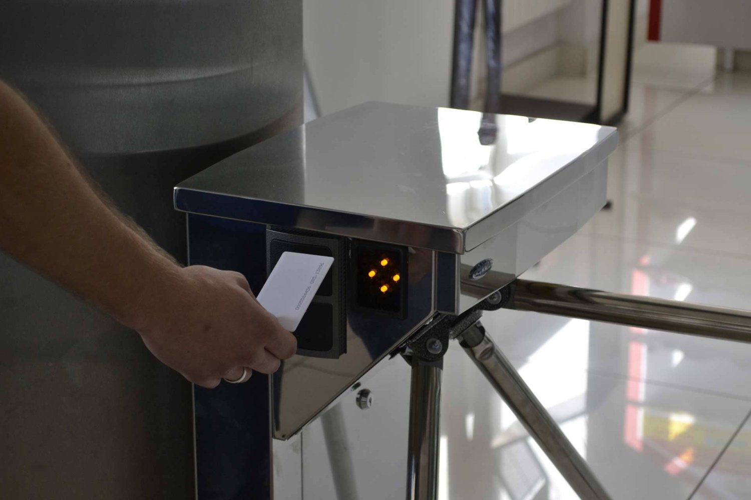 Установка системы контроля доступа